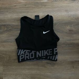 Nike Cropped Tank